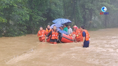 中國(guó)長(zhǎng)江流域遭受暴雨侵襲 新華社記者直擊救援一線