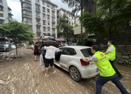 中華財(cái)險(xiǎn)全力應(yīng)對(duì)暴雨災(zāi)害天氣