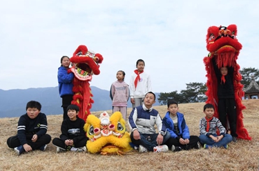 江南古鎮(zhèn)的“雄獅少年”