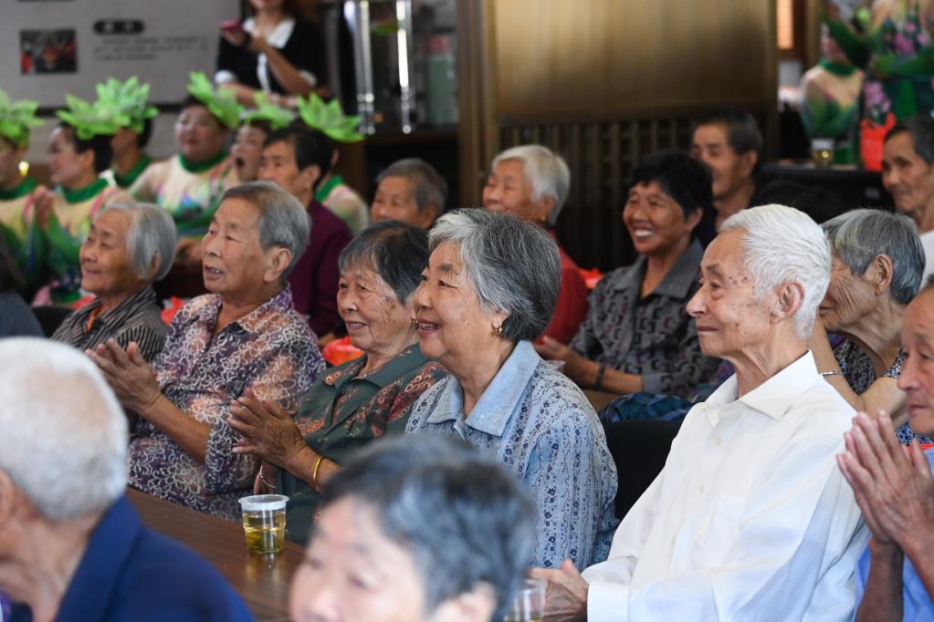 浙江臨安：黨員助老志愿服務(wù)隊 提升農(nóng)村老人幸福感