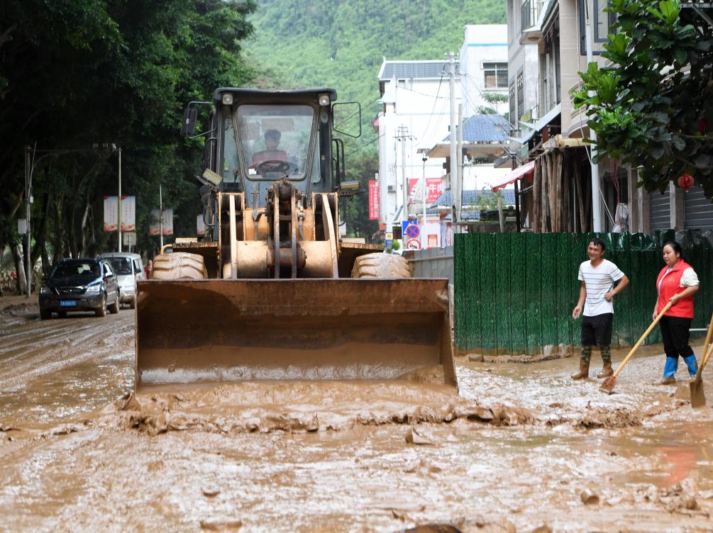 廣西凌云縣遭遇強降雨 當?shù)匕踩D(zhuǎn)移群眾6000余人