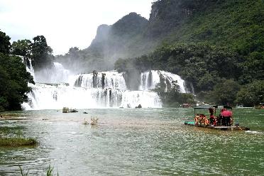 中越德天（板約）瀑布跨境旅游合作區(qū)啟動試運(yùn)營